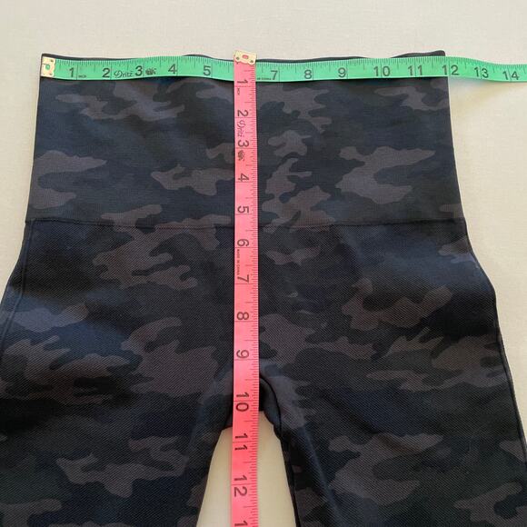 Spanx Leggings Womens Medium Grey Camo Look At Me Now Seamless Compression - Picture 4 of 5